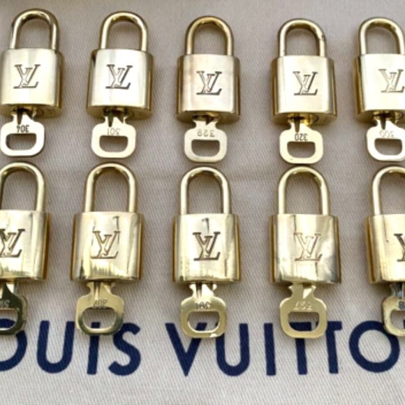 SALE! Louis Vuitton Lock & Key Gold Brass Authentic MINT - Picture 15 of 15